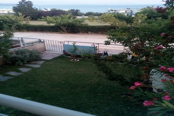Foto van Vrolijk vakantiehuis in Preveza met tuin - Vakantiehuis in Preveza - GardenSummer