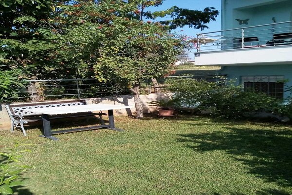 Foto van Vrolijk vakantiehuis in Preveza met tuin - Vakantiehuis in Preveza - GardenSummer