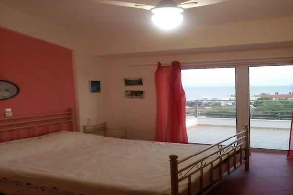 Foto van Vrolijk vakantiehuis in Preveza met tuin - Vakantiehuis in Preveza - BedRoom