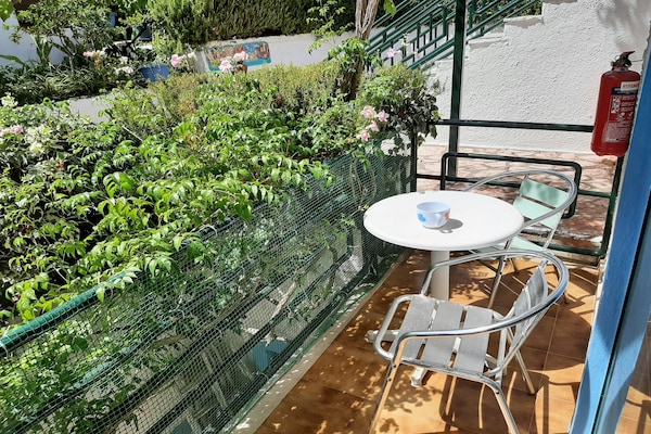 Foto van Geweldig appartement in Mpenitses met terras - Vakantiehuis in Mpenitses - TerraceBalcony