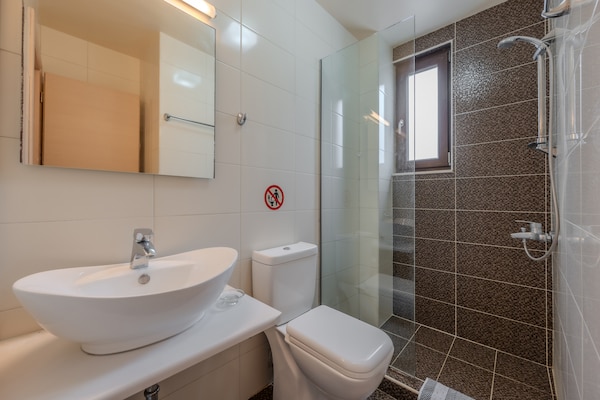 Foto van Villa nabij het strand van Palaiokastro - Vakantiehuis in Palaiokastro - BathRoom