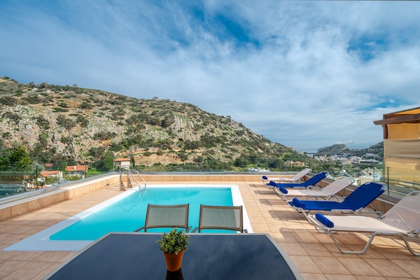 Foto van Villa nabij het strand van Palaiokastro - Vakantiehuis in Palaiokastro - PoolOfHouse