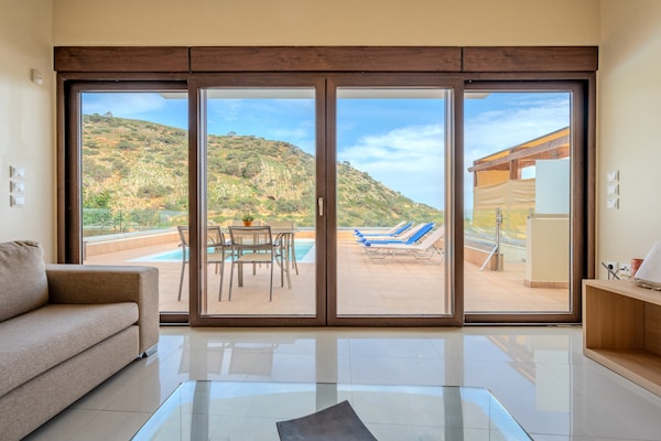Foto van Villa nabij het strand van Palaiokastro - Vakantiehuis in Palaiokastro - LivingRoom