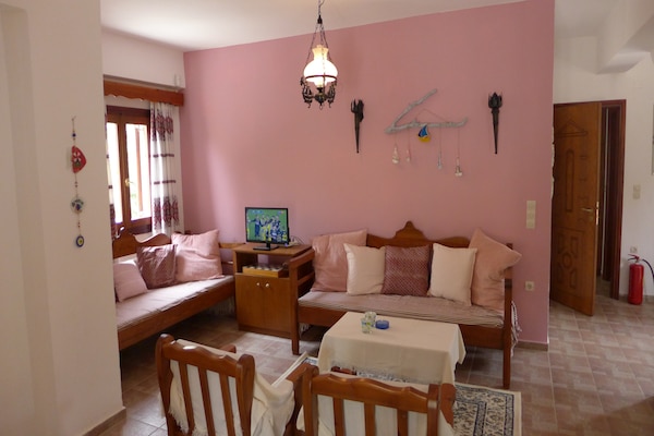 Foto van Villa in Axos met zwembad bij Panormo - Vakantiehuis in Axos - Rethymno - LivingRoom