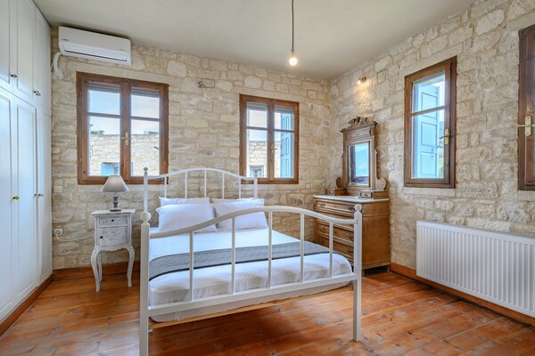 Foto van Villa in Spili met Uitzicht & Zwembad - Vakantiehuis in Lampini - BedRoom