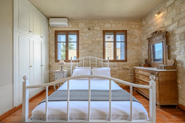Foto van Villa in Spili met Uitzicht & Zwembad - Vakantiehuis in Lampini - BedRoom
