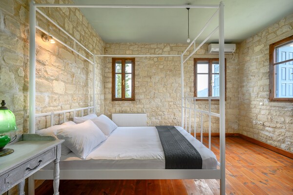Foto van Villa in Spili met Uitzicht & Zwembad - Vakantiehuis in Lampini - BedRoom