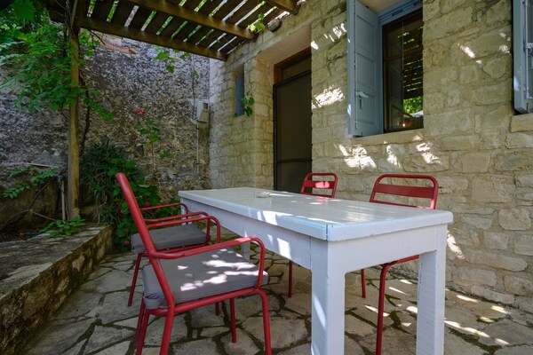 Foto van Villa in Spili met Uitzicht & Zwembad - Vakantiehuis in Lampini - TerraceBalcony