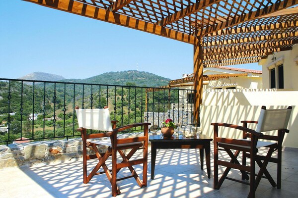 Foto van Romantisch vakantiehuis in Drosia - Vakantiehuis in Drosia - TerraceBalcony