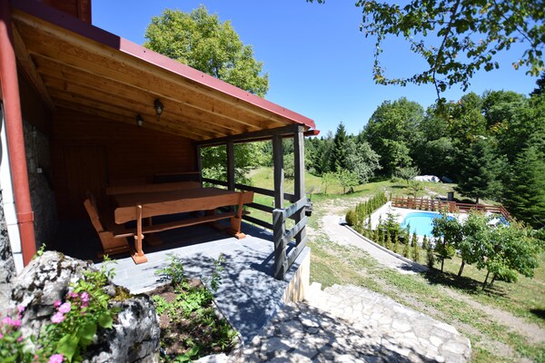 Foto van Vakantiehuis in Gorski Kotar met zwembad - Vakantiehuis in Brod Moravice - TerraceBalcony