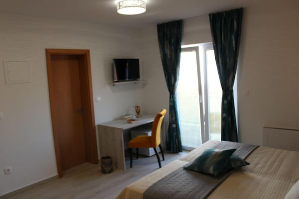 Foto van Appartement met zeezicht in Stara Novalja - Vakantiehuis in Stara Novalja - BedRoom