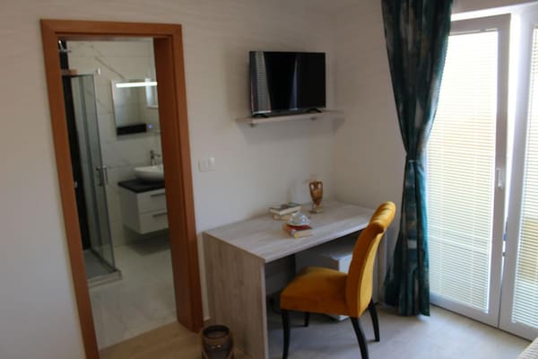 Foto van Appartement met zeezicht in Stara Novalja - Vakantiehuis in Stara Novalja - BedRoom