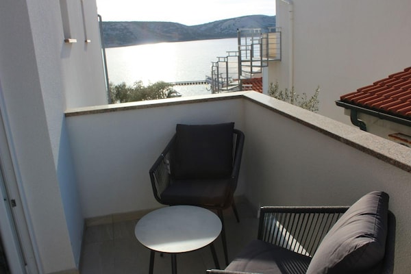 Foto van Appartement met zeezicht in Stara Novalja - Vakantiehuis in Stara Novalja - TerraceBalcony