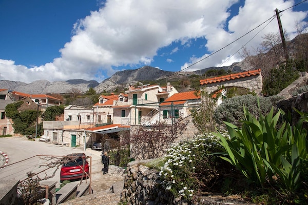 Foto van Stenen Huis in Podgora met Zeezicht - Vakantiehuis in Podgora - ExteriorSummer