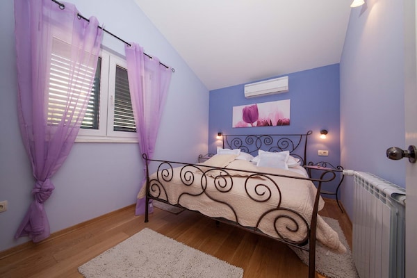 Foto van Stenen Huis in Podgora met Zeezicht - Vakantiehuis in Podgora - BedRoom