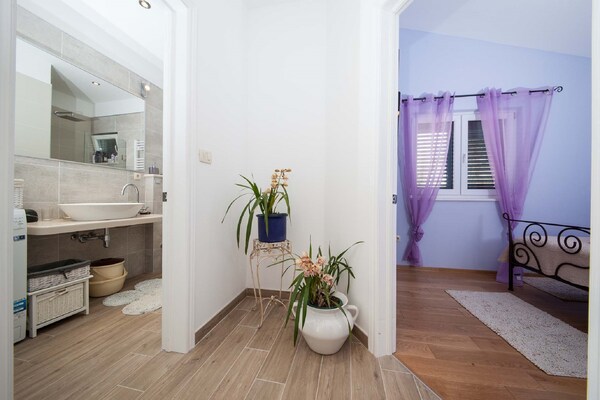 Foto van Stenen Huis in Podgora met Zeezicht - Vakantiehuis in Podgora - BedRoom