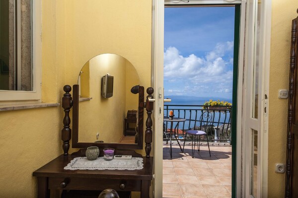 Foto van Stenen Huis in Podgora met Zeezicht - Vakantiehuis in Podgora - BedRoom