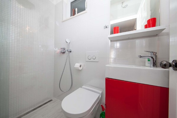 Foto van Stenen Huis in Podgora met Zeezicht - Vakantiehuis in Podgora - BathRoom