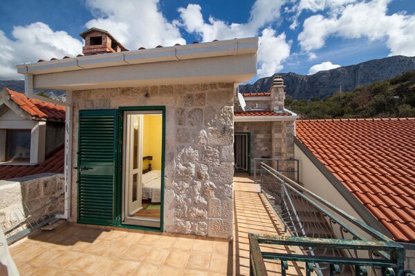 Foto van Stenen Huis in Podgora met Zeezicht - Vakantiehuis in Podgora - TerraceBalcony