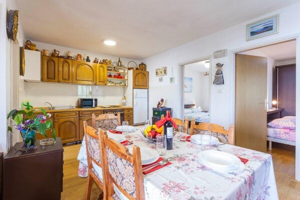 Foto van Villa in Tučepi met Zwembad bij Strand - Vakantiehuis in Tučepi - DiningRoom