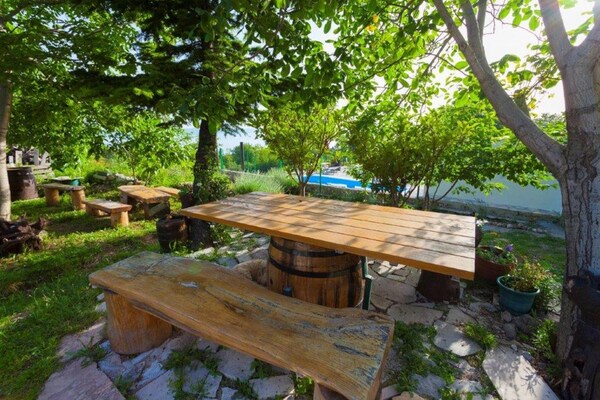 Foto van Villa in Tučepi met Zwembad bij Strand - Vakantiehuis in Tučepi - GardenSummer