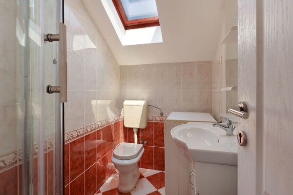 Foto van Mooi appartement in Dramalj met balkon/terras - Vakantiehuis in Dramalj - BathRoom