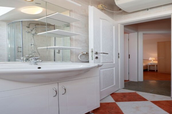 Foto van Mooi appartement in Dramalj met balkon/terras - Vakantiehuis in Dramalj - BathRoom