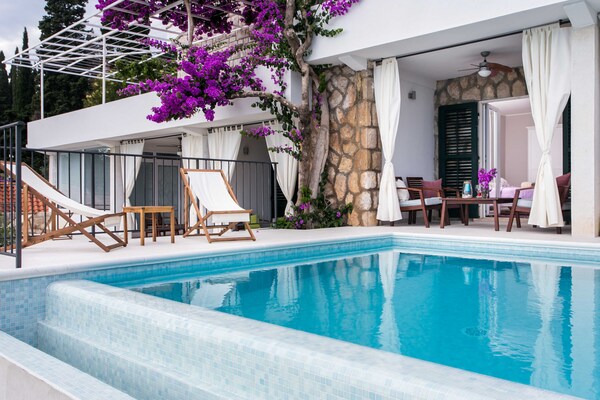 Foto van Villa Mirjana - Standard Studio Apartment with Terrace and Sea View (Lavanda) - Pool