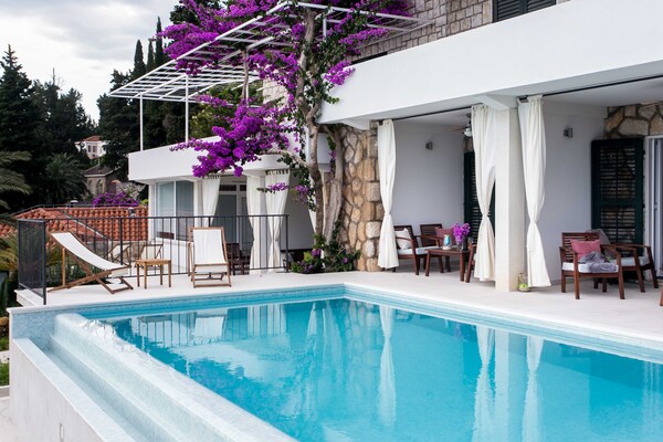 Foto van Villa Mirjana - Standard Studio Apartment with Terrace and Sea View (Lavanda) - Pool