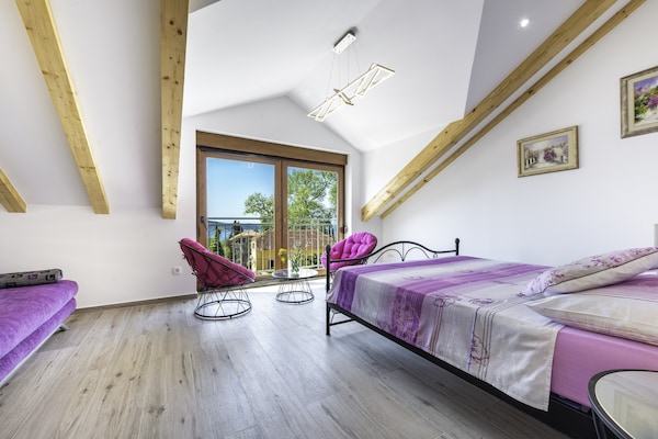 Foto van Villa Mia -Three-Bedroom Villa with Swimming Pool - Vakantiehuis in Trsteno - BedRoom