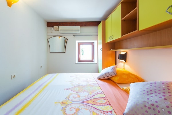 Foto van Villa Mia -Three-Bedroom Villa with Swimming Pool - Vakantiehuis in Trsteno - BedRoom