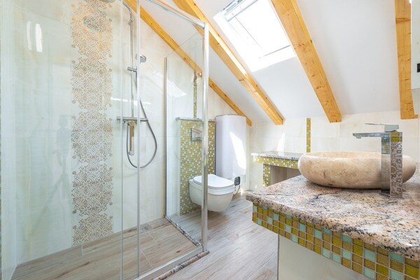 Foto van Villa Mia -Three-Bedroom Villa with Swimming Pool - Vakantiehuis in Trsteno - BathRoom