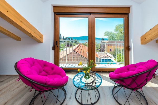 Foto van Villa Mia -Three-Bedroom Villa with Swimming Pool - Vakantiehuis in Trsteno - LivingRoom