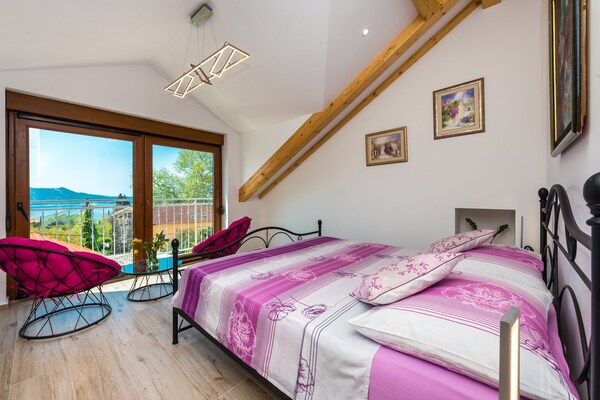 Foto van Villa Mia -Three-Bedroom Villa with Swimming Pool - Vakantiehuis in Trsteno - BedRoom