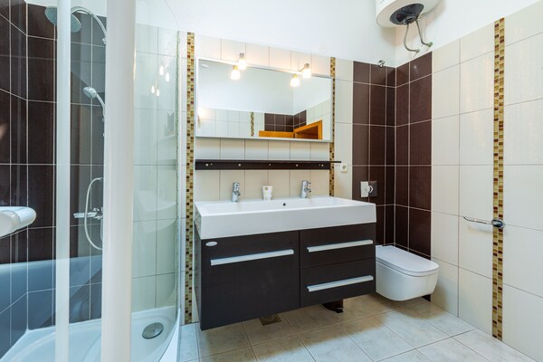 Foto van Villa Mia -Three-Bedroom Villa with Swimming Pool - Vakantiehuis in Trsteno - BathRoom