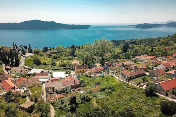 Foto van Villa Mia -Three-Bedroom Villa with Swimming Pool - Vakantiehuis in Trsteno - View
