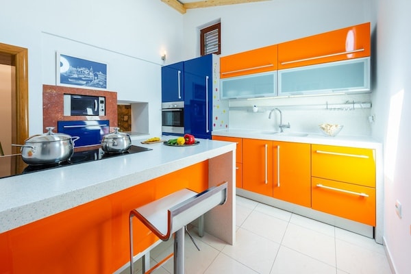 Foto van Villa Mia -Three-Bedroom Villa with Swimming Pool - Vakantiehuis in Trsteno - Kitchen