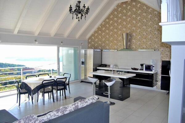 Foto van Villa Tony - Five Bedroom Villa with Terrace, Swimming Pool and Sea View - DiningRoom