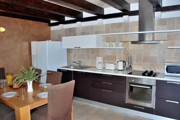 Foto van Villa Tony - Five Bedroom Villa with Terrace, Swimming Pool and Sea View - Kitchen