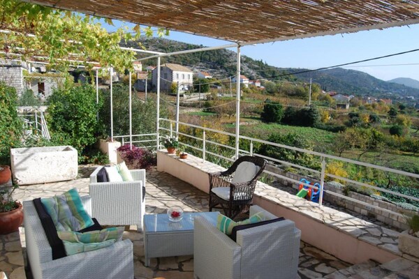 Foto van Villa Tony - Five Bedroom Villa with Terrace, Swimming Pool and Sea View - TerraceBalcony