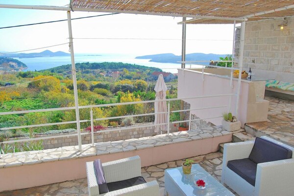 Foto van Villa Tony - Five Bedroom Villa with Terrace, Swimming Pool and Sea View - ViewSummer