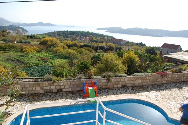 Foto van Villa Tony - Five Bedroom Villa with Terrace, Swimming Pool and Sea View - Pool
