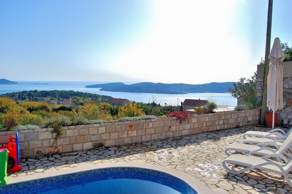 Foto van Villa Tony - Five Bedroom Villa with Terrace, Swimming Pool and Sea View - Pool