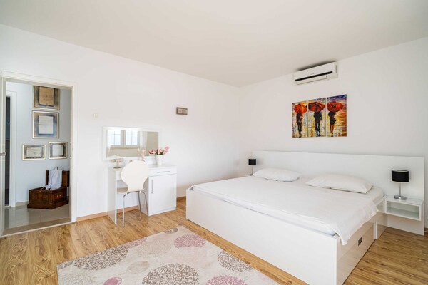 Foto van Villa Vista Old Town - Four Bedroom House with Terrace and Sea View - BedRoom