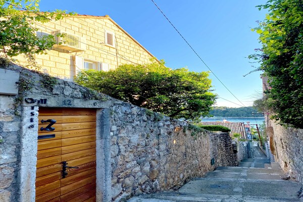 Foto van Villa Vista Old Town - Four Bedroom House with Terrace and Sea View - Outdoor