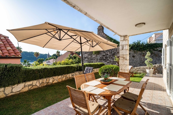 Foto van Villa Vista Old Town - Four Bedroom House with Terrace and Sea View - terrace