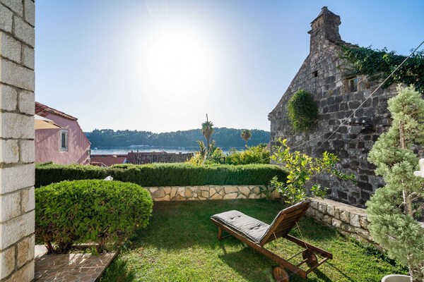 Foto van Villa Vista Old Town - Four Bedroom House with Terrace and Sea View - terrace