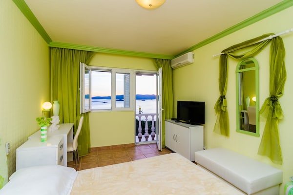 Foto van Hotel Pansion Villa Antonio - Standard Double Room 4 - BedRoom