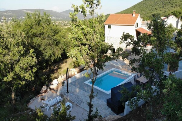 Foto van Holiday home Jadrić - Holiday home with Pool - Vakantiehuis in Dicmo Kraj - View