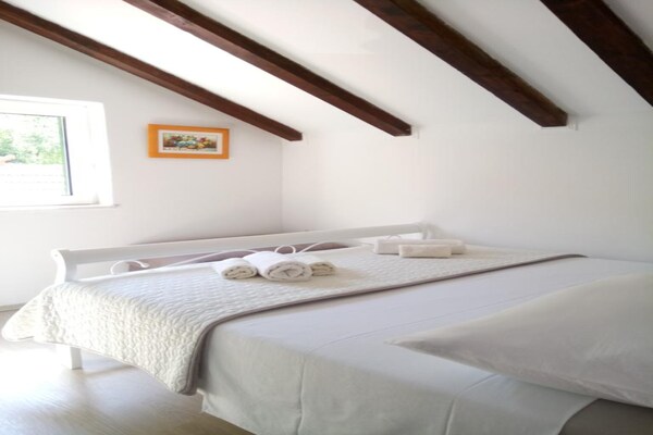 Foto van Holiday home Jadrić - Holiday home with Pool - Vakantiehuis in Dicmo Kraj - BedRoom